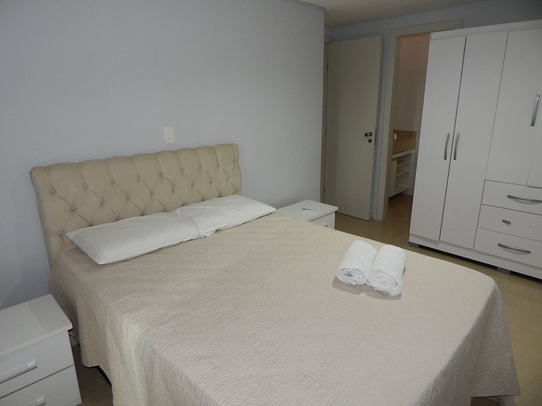 Lindo Apartamento 3 quartos em prédio frente p/Mar - CF33