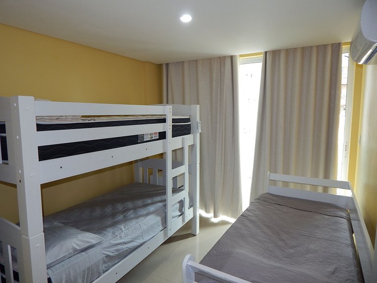 Lindo Apartamento 3 quartos em prédio frente p/Mar - CF33
