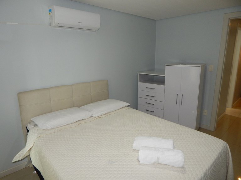 Lindo Apartamento 3 quartos em prédio frente p/Mar - CF33