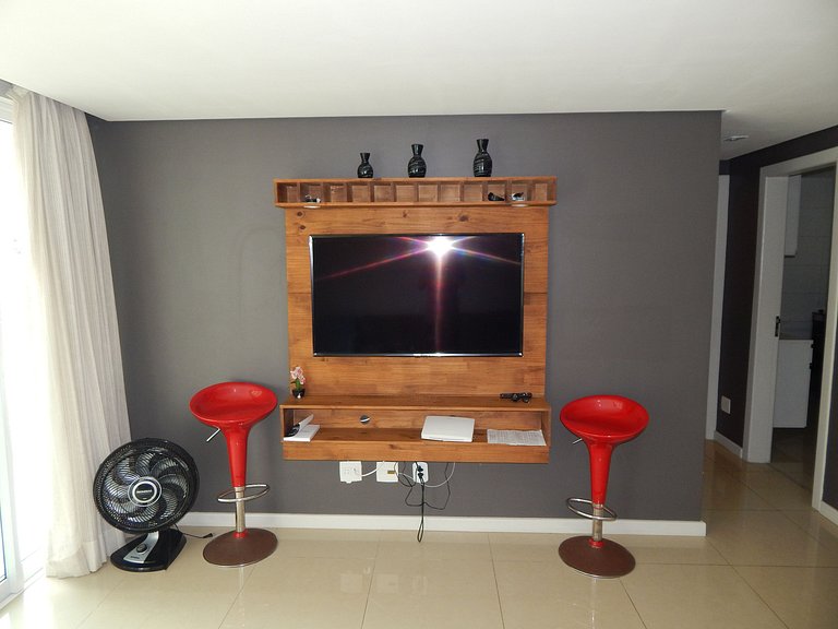 Lindo Apartamento 3 quartos em prédio frente p/Mar - CF33