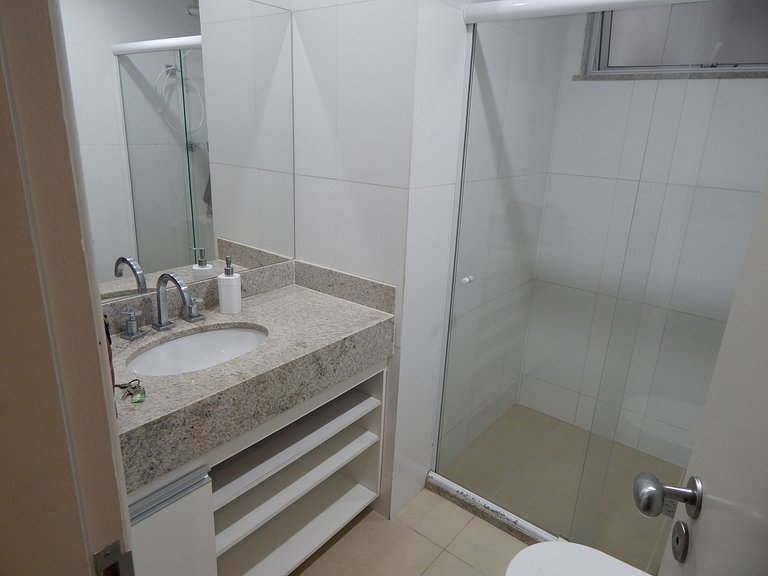 Lindo Apartamento 3 quartos em prédio frente p/Mar - CF33
