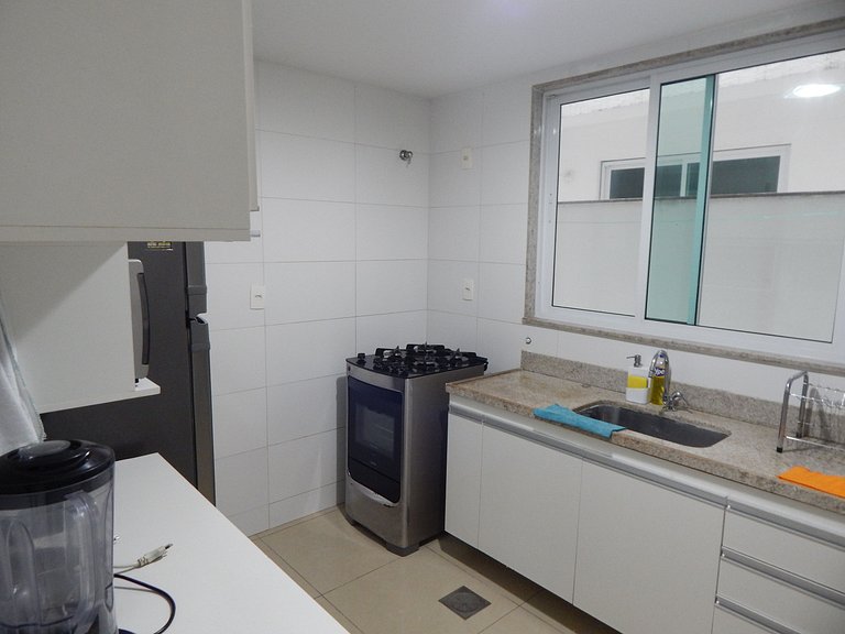 Lindo Apartamento 3 quartos em prédio frente p/Mar - CF33