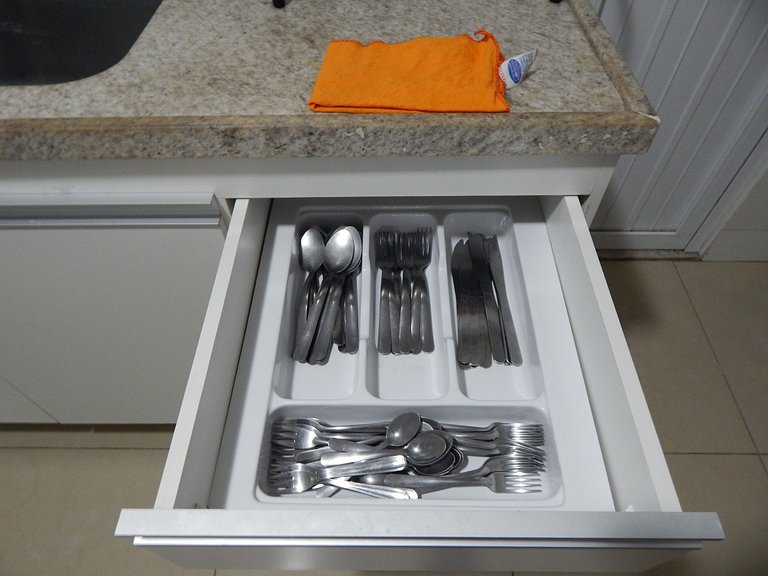 Lindo Apartamento 3 quartos em prédio frente p/Mar - CF33