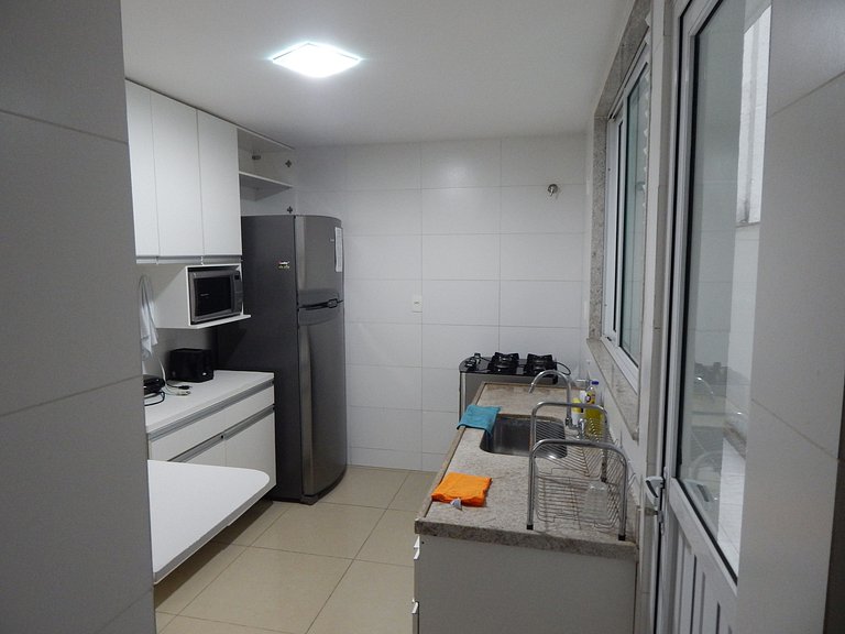 Lindo Apartamento 3 quartos em prédio frente p/Mar - CF33