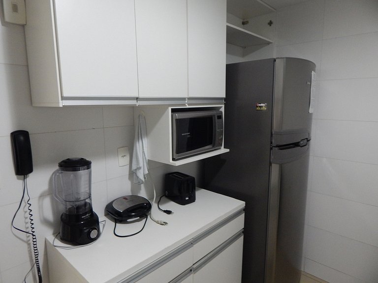 Lindo Apartamento 3 quartos em prédio frente p/Mar - CF33