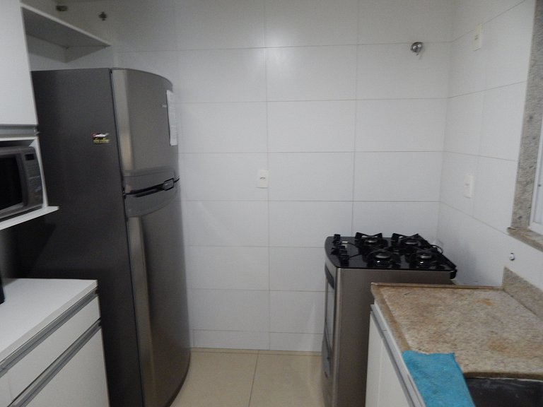 Lindo Apartamento 3 quartos em prédio frente p/Mar - CF33