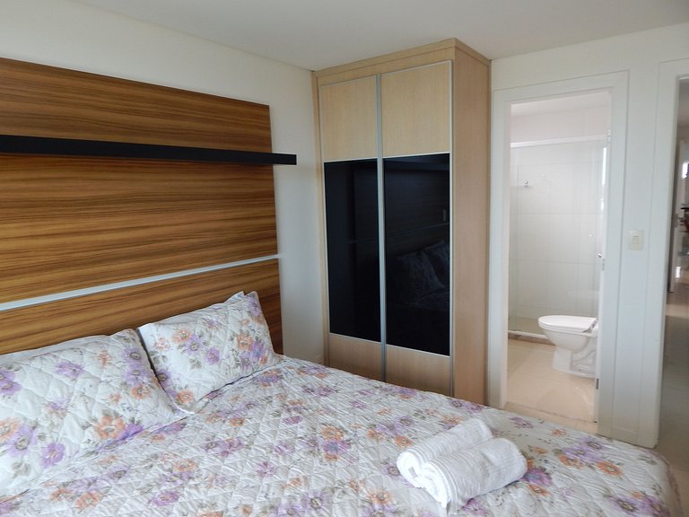 Apartamento Alto Luxo com 4 quartos em prédio de frente p/Ma