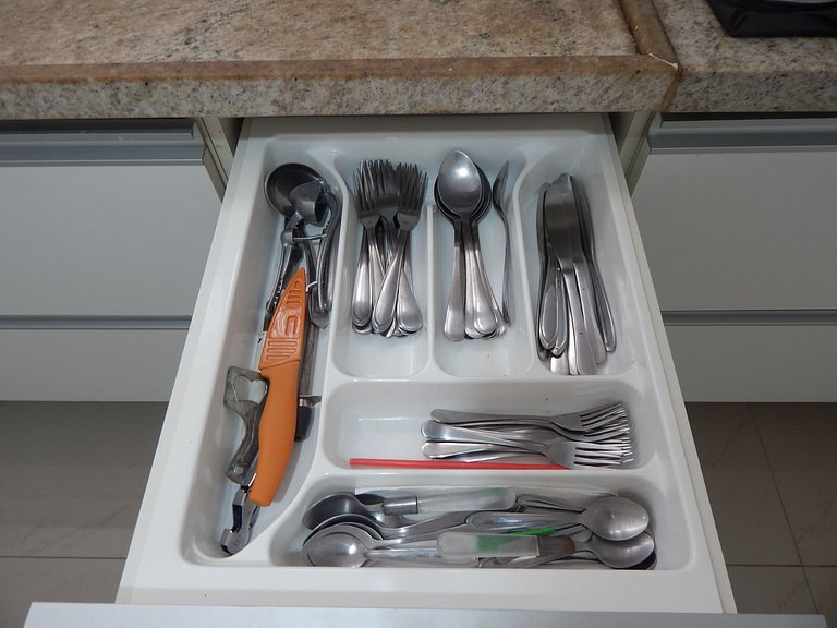 Apartamento Alto Luxo com 4 quartos em prédio de frente p/Ma