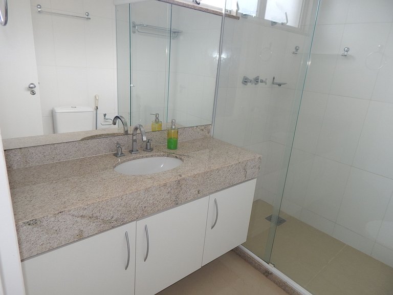 Apartamento Alto Luxo com 4 quartos em prédio de frente p/Ma