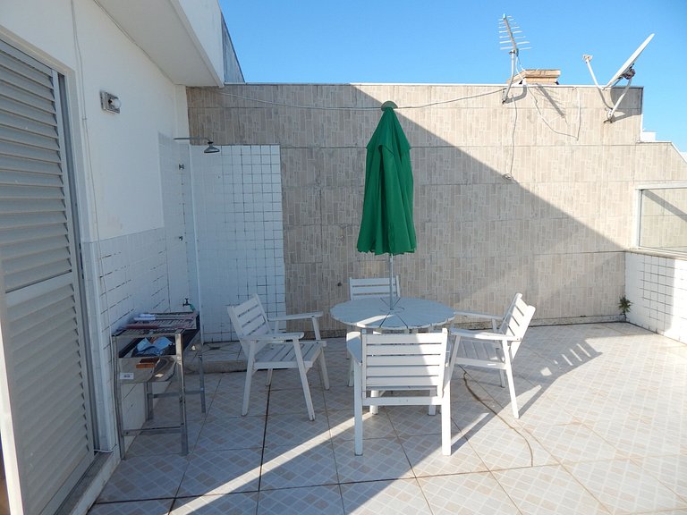 5 min a pé da Praia do Forte - Cobertura Duplex com Terraço