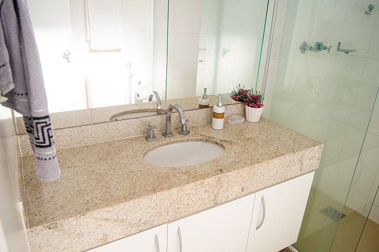 Apartamento Alto Luxo com 4 quartos em prédio de frente p/Ma