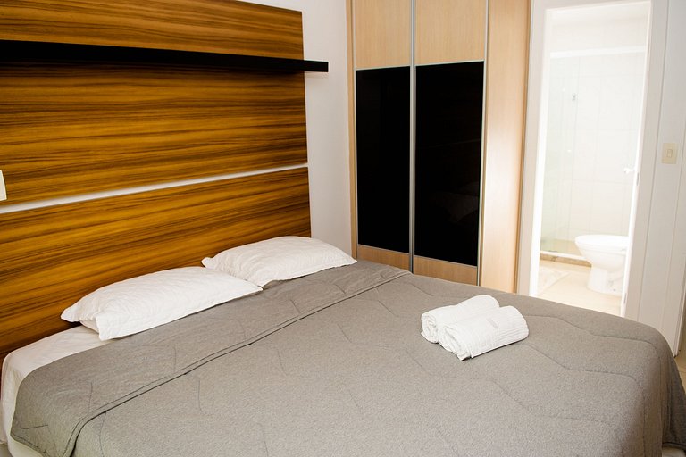 Apartamento Alto Luxo com 4 quartos em prédio de frente p/Ma