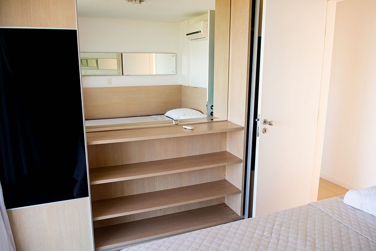 Apartamento Alto Luxo com 4 quartos em prédio de frente p/Ma