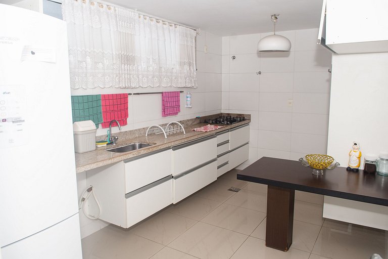 Apartamento Alto Luxo com 4 quartos em prédio de frente p/Ma