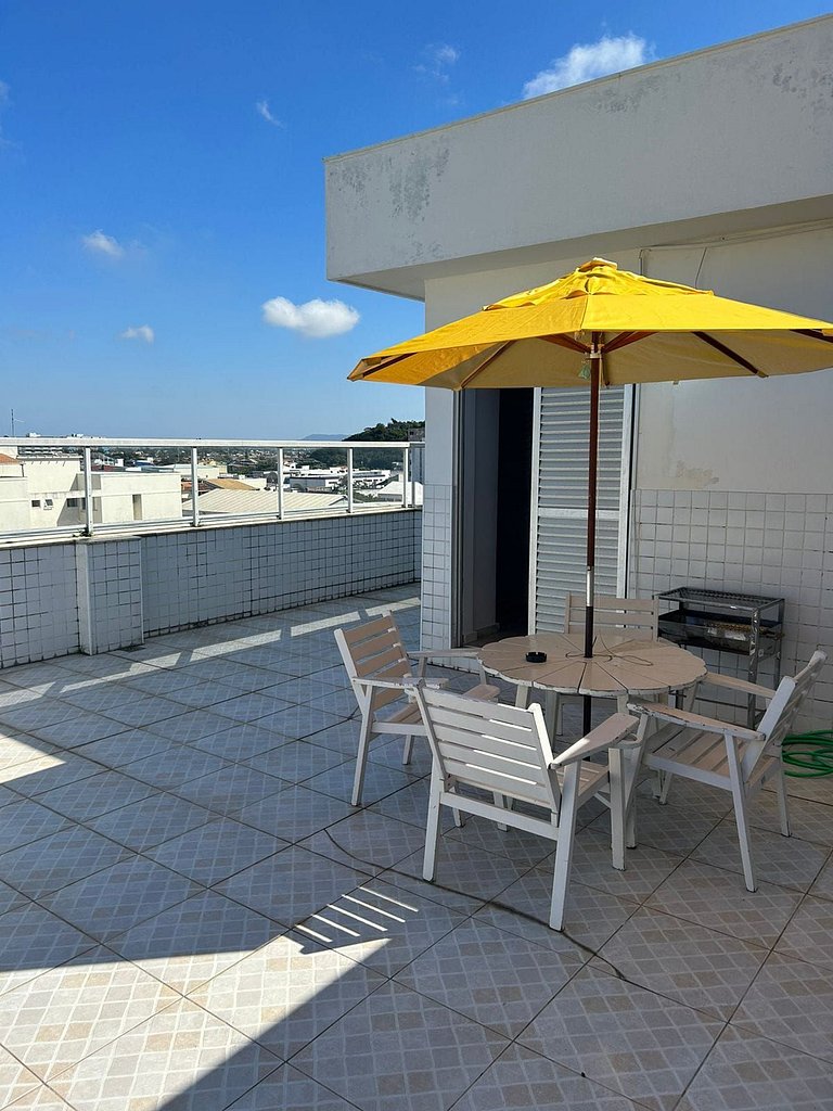 5 min a pé da Praia do Forte - Cobertura Duplex com Terraço