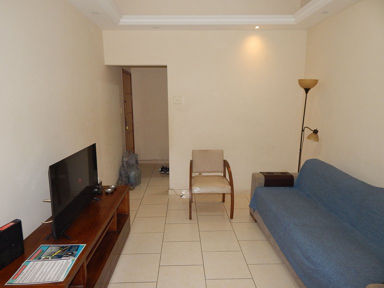 Espaçoso apto de 1 quarto na quadra da Praia
