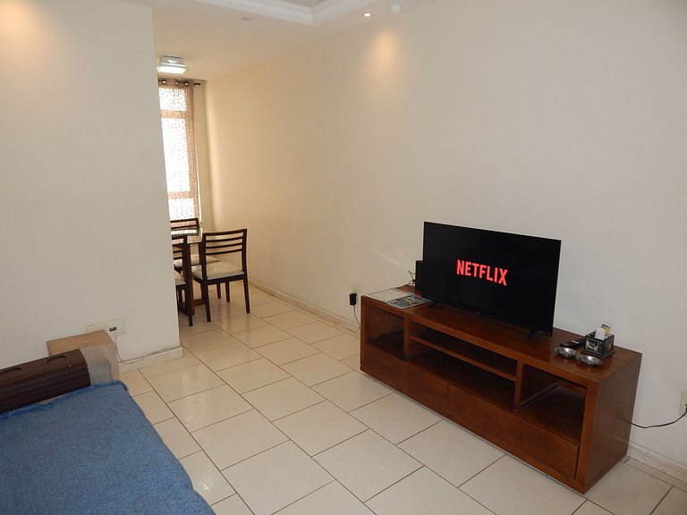 Espaçoso apto de 1 quarto na quadra da Praia