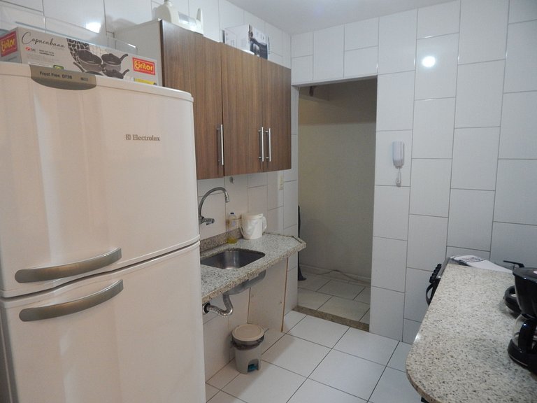 Espaçoso apto de 1 quarto na quadra da Praia