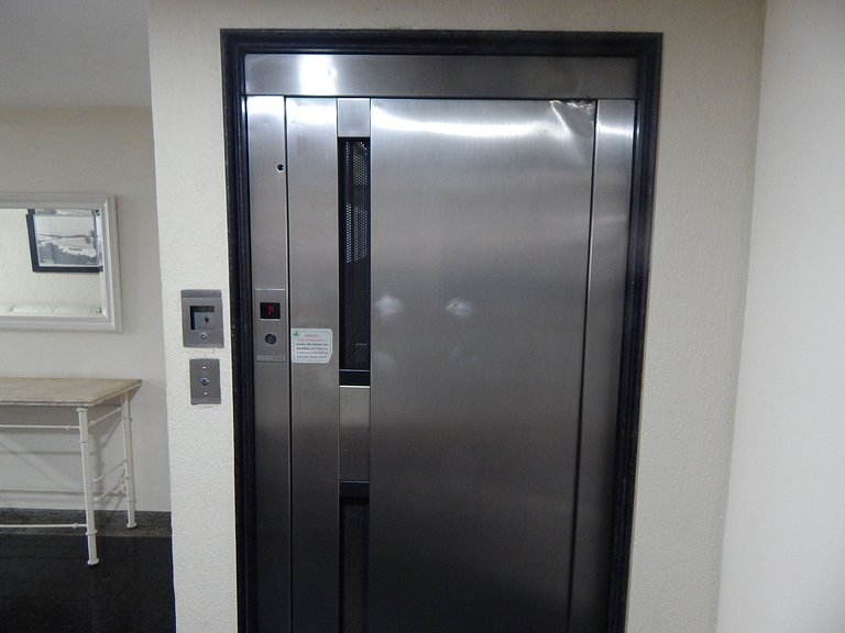 Apartamento de 2 quartos com varanda e ar - CF57