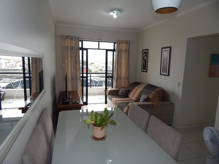 Apartamento de 2 quartos com varanda e ar - CF57