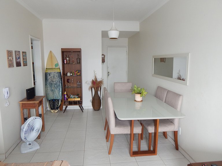 Apartamento de 2 quartos com varanda e ar - CF57