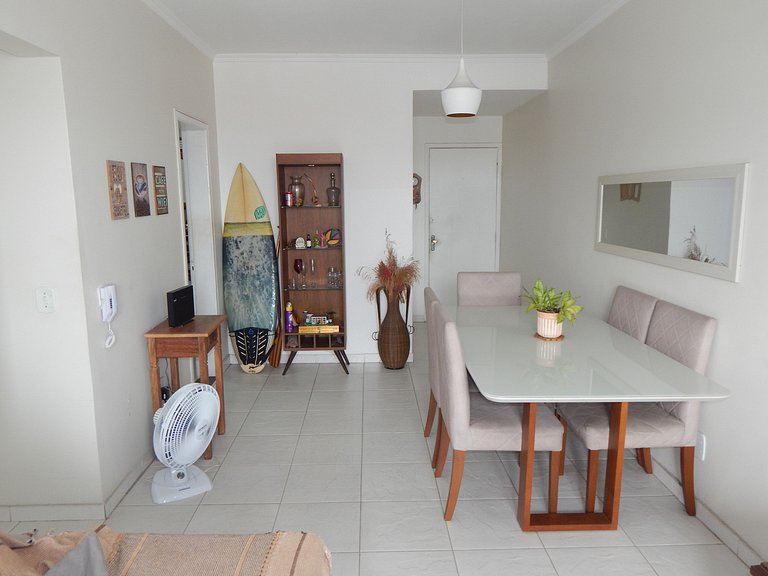 Apartamento de 2 quartos com varanda e ar - CF57