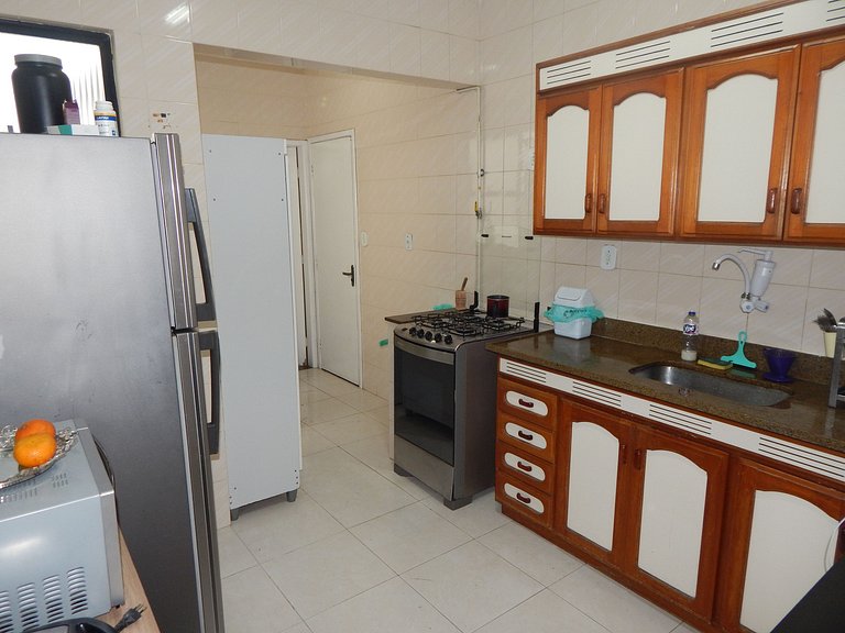Apartamento de 2 quartos com varanda e ar - CF57