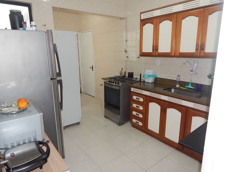 Apartamento de 2 quartos com varanda e ar - CF57