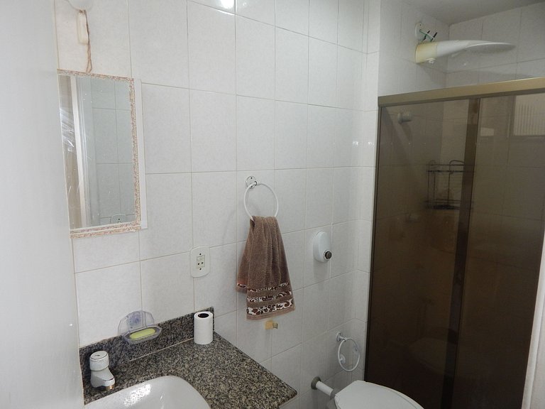 Apartamento de 2 quartos com varanda e ar - CF57