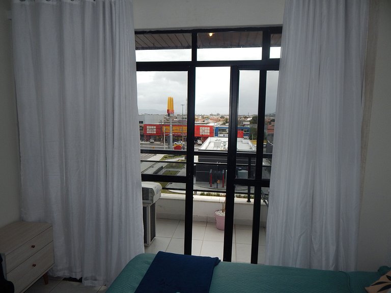 Apartamento de 2 quartos com varanda e ar - CF57