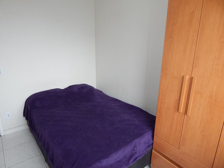Apartamento de 2 quartos com varanda e ar - CF57