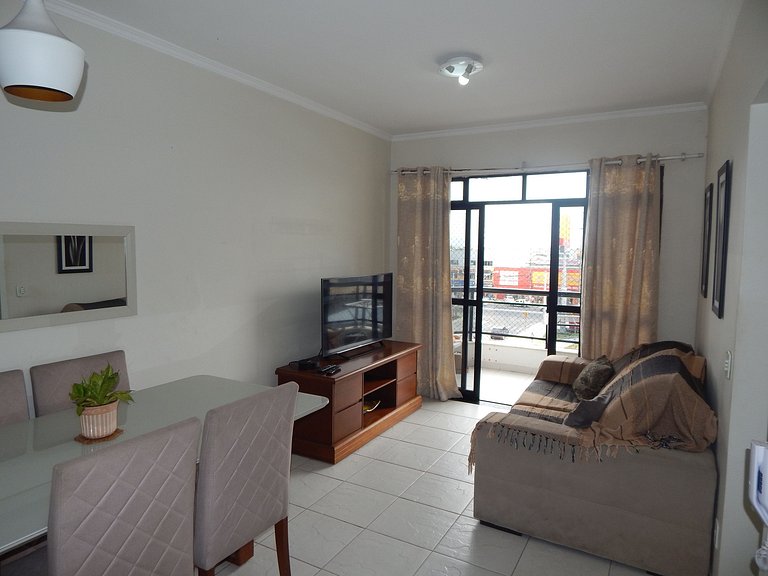 Apartamento de 2 quartos com varanda e ar - CF57