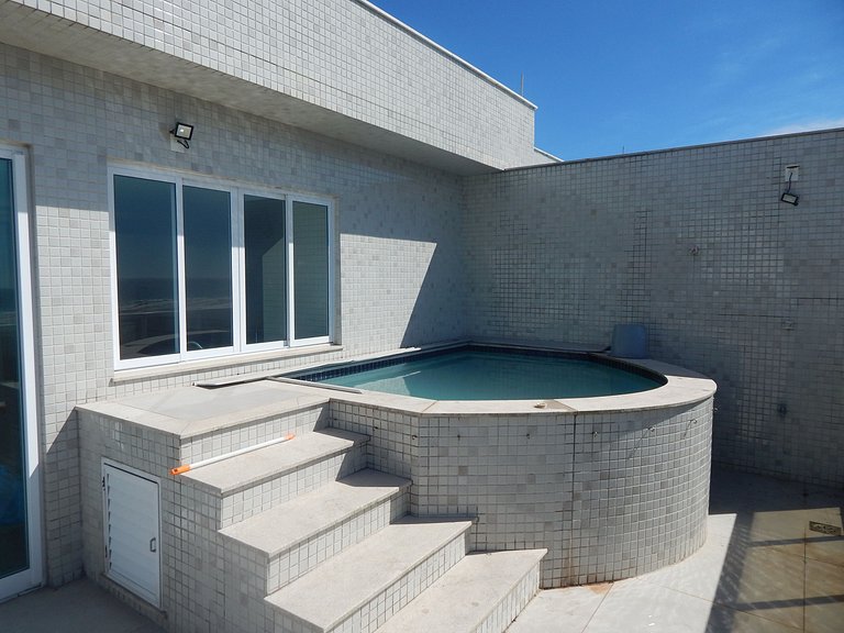 Cobertura Cinematográfica com Piscina vista mar